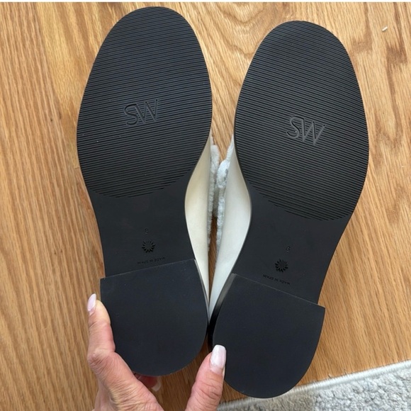 NWOB Stuart Weitzman Ivory Leather and Fur Loafer. Size 9 - Picture 12 of 13